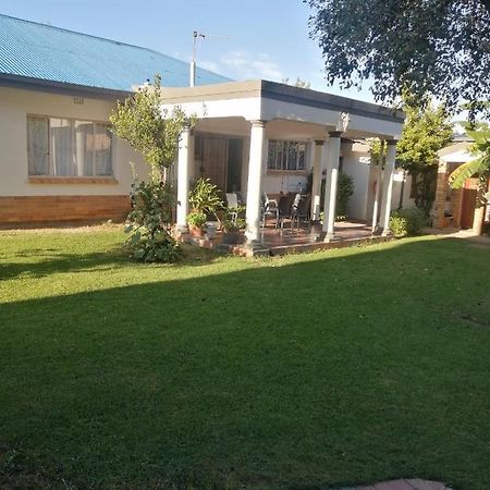 Lala Poa Guest House Klerksdorp Zewnętrze zdjęcie