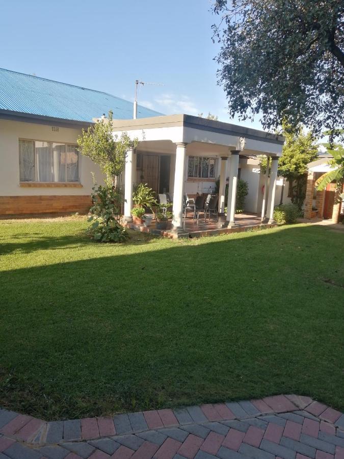 Lala Poa Guest House Klerksdorp Zewnętrze zdjęcie