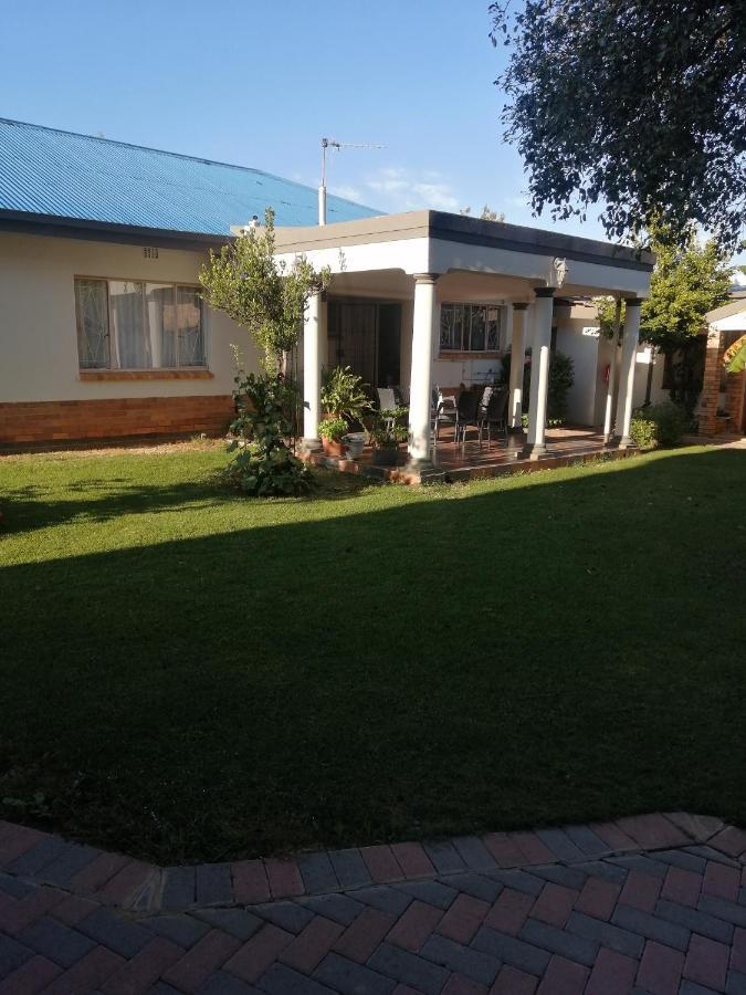 Lala Poa Guest House Klerksdorp Zewnętrze zdjęcie