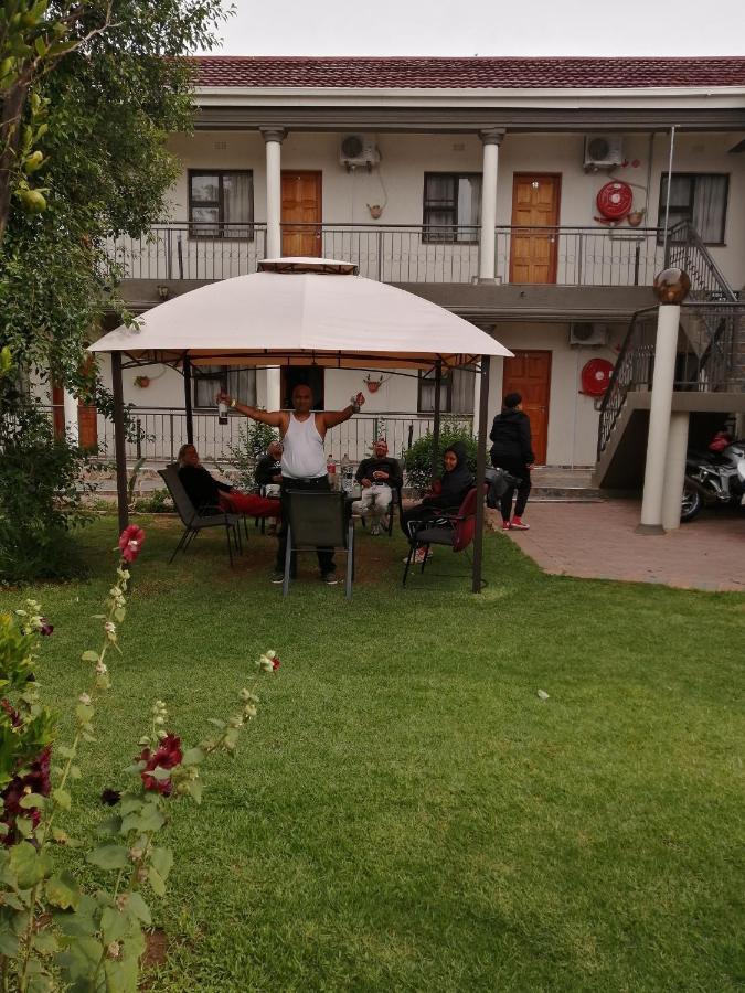 Lala Poa Guest House Klerksdorp Zewnętrze zdjęcie