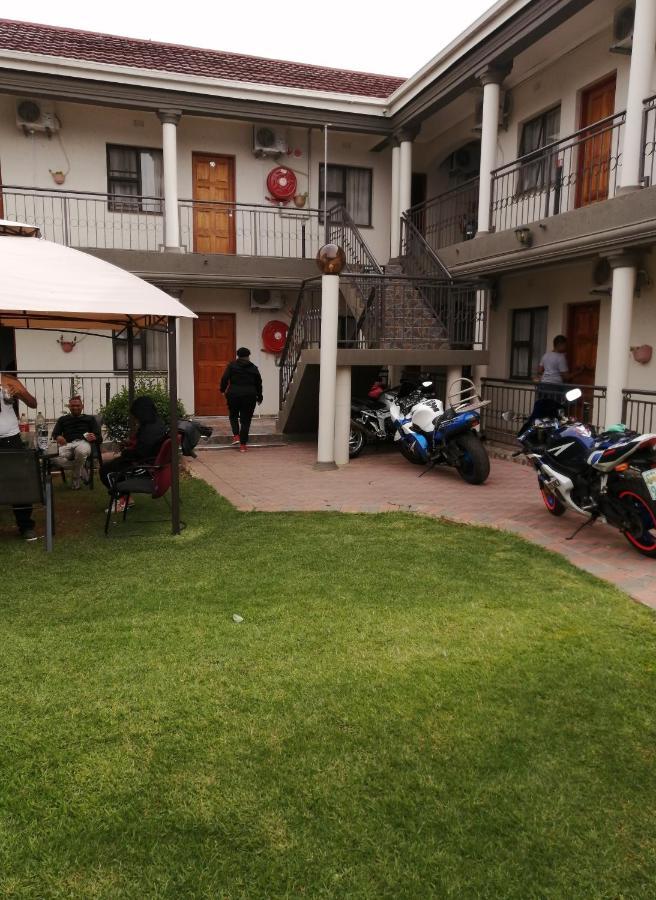 Lala Poa Guest House Klerksdorp Zewnętrze zdjęcie